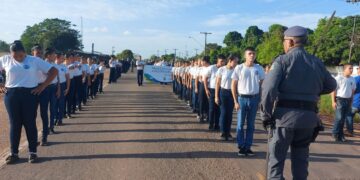 Macapá - Escola Cívico Militar - Alunos da escola Estadual Professor Antônio Ferreira Lima Neto. Foto: Escola Lima Neto/Facebook